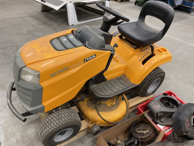 998940-28 Riding lawnmower Stiga (Renovation object / Spare parts machine)