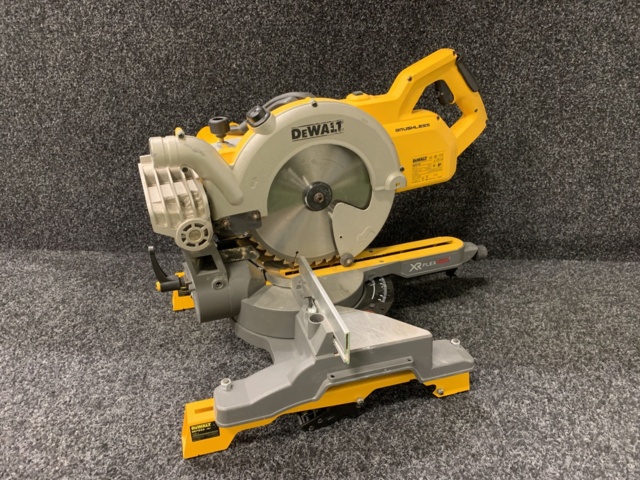 1101414-1 Miter saw Dewalt DCS778