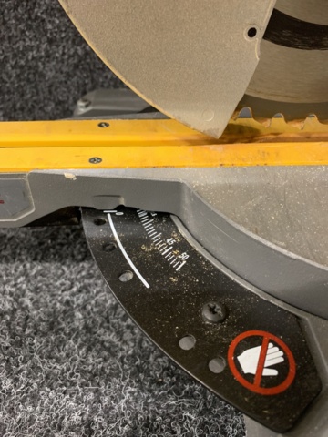 1101414-7 Miter saw Dewalt DCS778