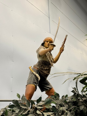 1113378-1 Pirate girl 1.6 meters tall