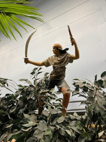 1113378-2 Pirate girl 1.6 meters tall