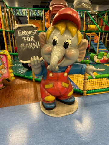 1113380-1 Fairy tale elephant 1.8 meters high