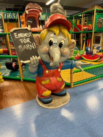 1113380-2 Fairy tale elephant 1.8 meters high