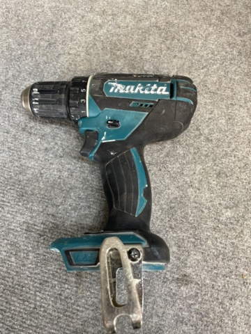 1085869-9 Makita tool kit
