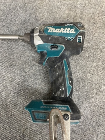 1085869-15 Makita tool kit