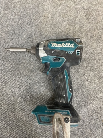 1085869-16 Makita tool kit