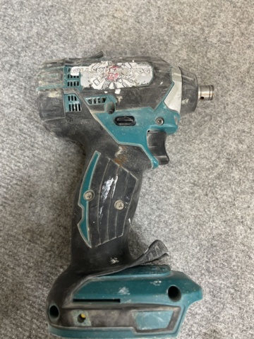 1085869-21 Makita tool kit