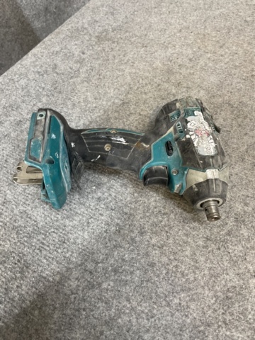 1085869-23 Makita tool kit