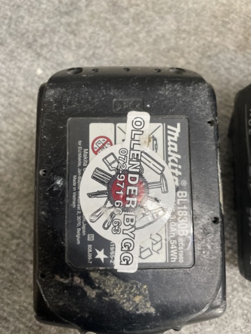 1085869-27 Makita tool kit