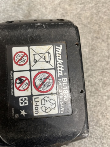 1085869-28 Makita tool kit