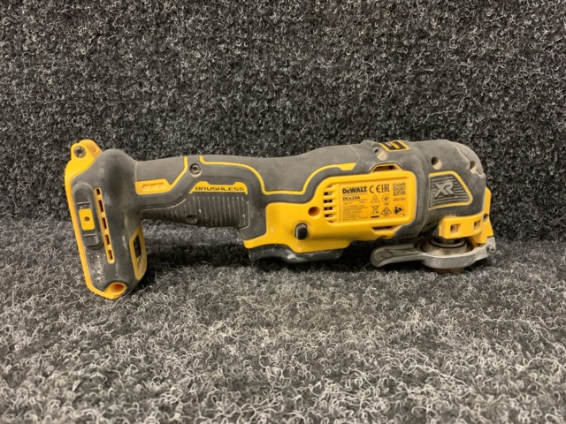 1101476-4 Multitool DeWalt DCS356