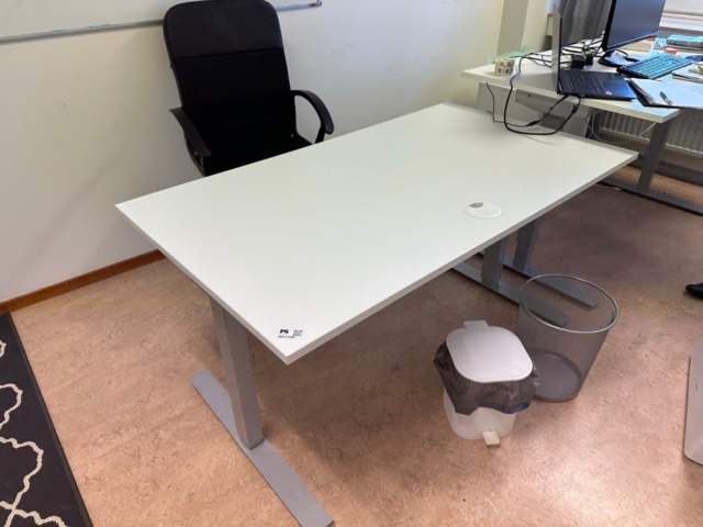 1071739-3 Desk height adjustable Ikea 140x80, Desk chair Ikea and mat 160x230