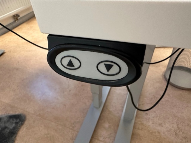 1071739-4 Desk height adjustable Ikea 140x80, Desk chair Ikea and mat 160x230