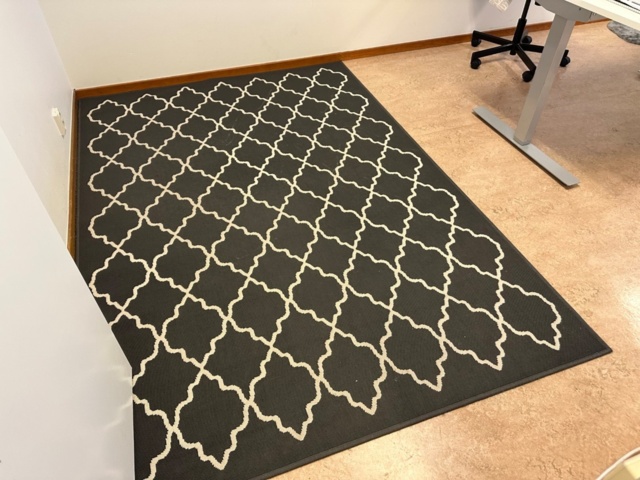 1071739-5 Desk height adjustable Ikea 140x80, Desk chair Ikea and mat 160x230