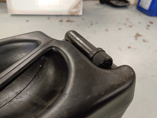 999642-6 Transmission / Hydraulic oil Q8 T 520 SAE 10W 20-Liter