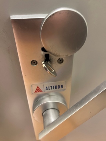 1113575-3 Safe Altikon