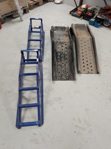 999663-1 Drive-up ramps for passenger cars