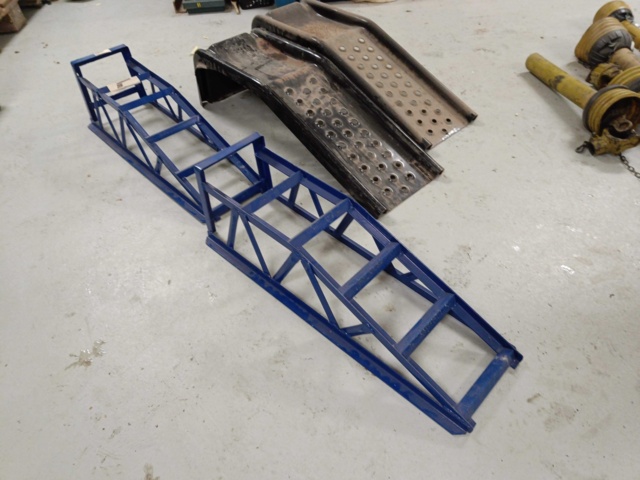 999663-2 Drive-up ramps for passenger cars