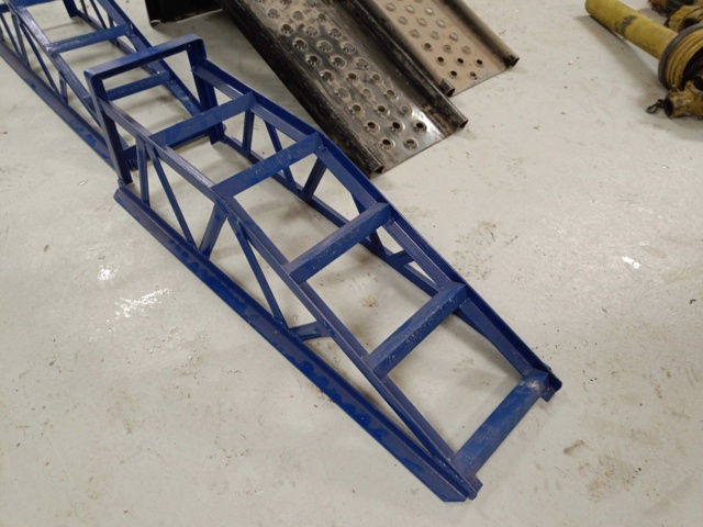 999663-3 Drive-up ramps for passenger cars