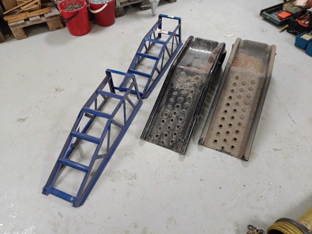 999663-7 Drive-up ramps for passenger cars