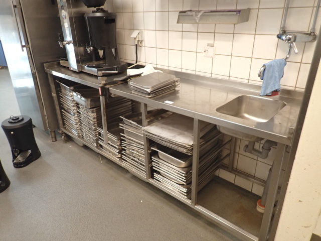 1031463-1 Stainless steel workbench with sink