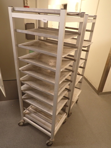 1031470-2 2 stycken kantinvagnar