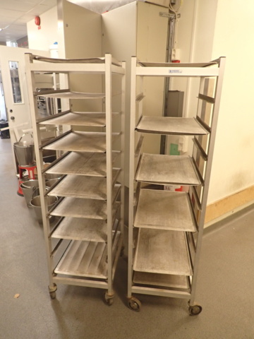 1031470-1 2 stycken kantinvagnar