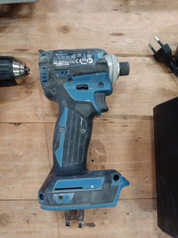 999708-11 Makita - Paket