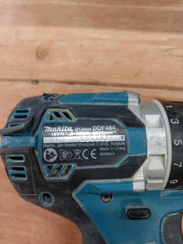 999709-8 Makita - Package