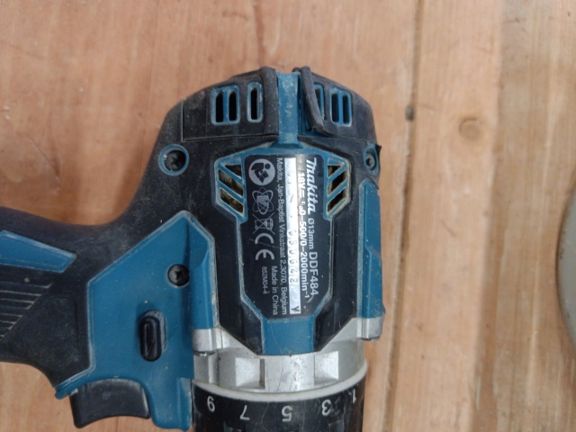 999710-8 Makita - Paket