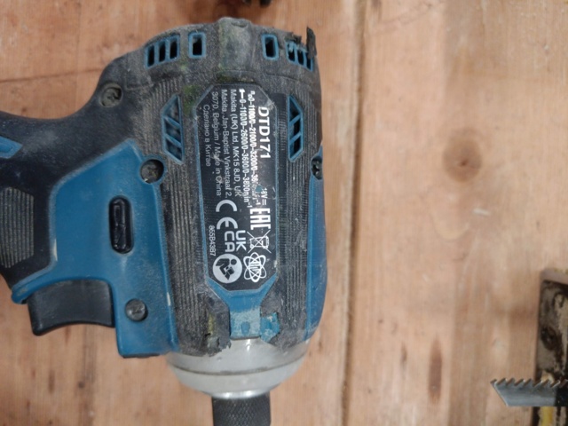 999710-10 Makita - Paket