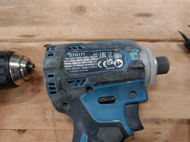 999712-8 Makita - Package