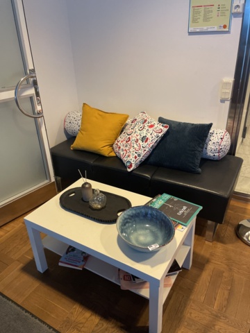 1066558-1 Visitors bench with table and accessories