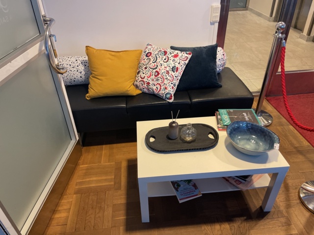 1066558-2 Visitors bench with table and accessories