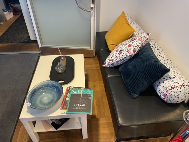 1066558-3 Visitors bench with table and accessories