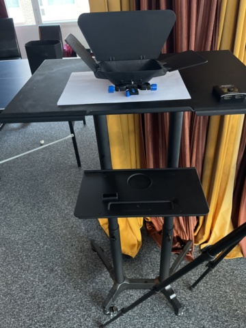 1066620-9 Camera/ light stand