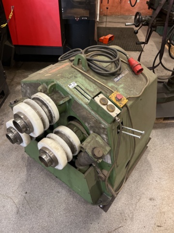 1068710-1 Pipe bending machine Roundo R-2