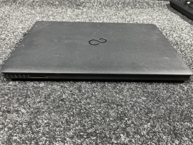 1114390-6 Fujitsu Lifebook A357, i5-7200U 8GB/256 GB