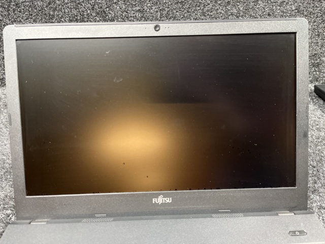 1114390-9 Fujitsu Lifebook A357, i5-7200U 8GB/256 GB