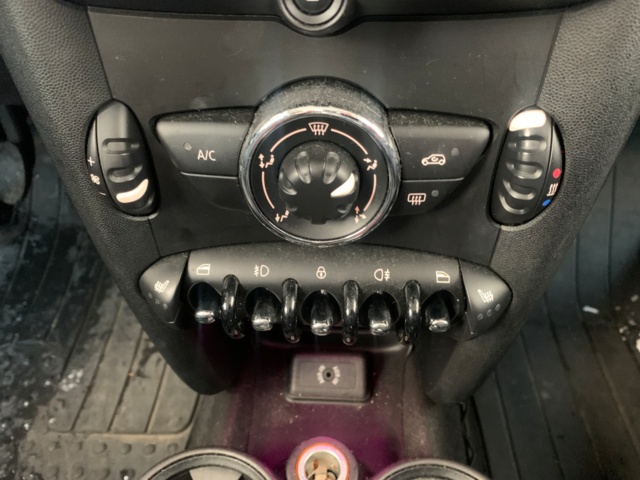 1114443-19 MINI One - 2013