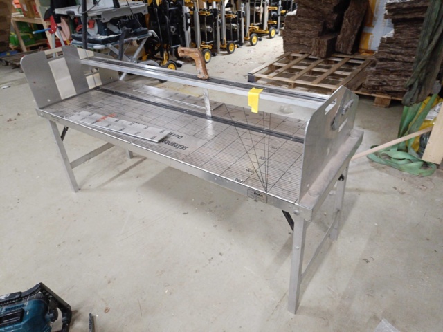 999757-3 Cutting Table For Insulation