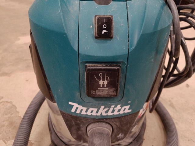 999762-4 Industrial vacuum cleaner Makita VC2012L