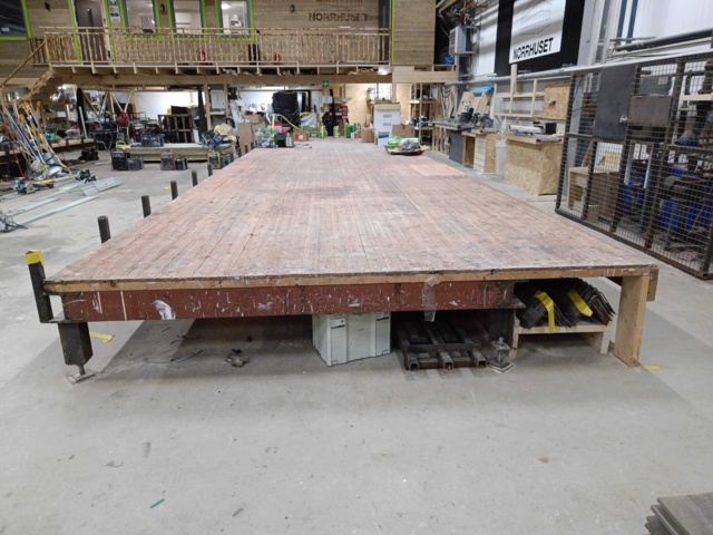 999773-2 Nail table 12x3-Meter