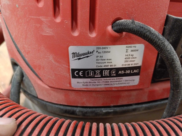 999778-12 Industrial vacuum cleaner Milwaukee AS-30 LAC