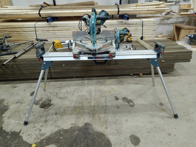 999804-3 Cut / Miter Saw Makita LS1019L