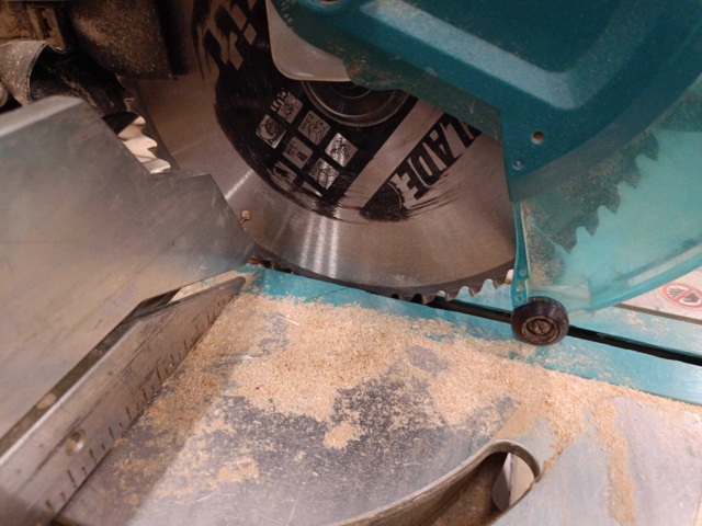 999804-6 Cut / Miter Saw Makita LS1019L