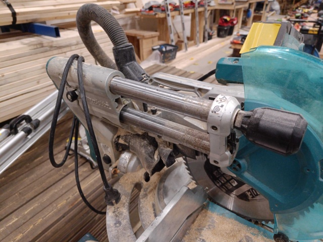 999804-9 Cut / Miter Saw Makita LS1019L