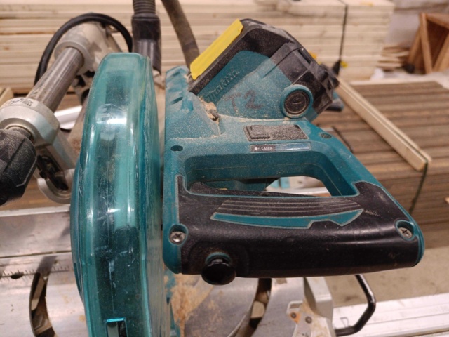 999804-10 Cut / Miter Saw Makita LS1019L