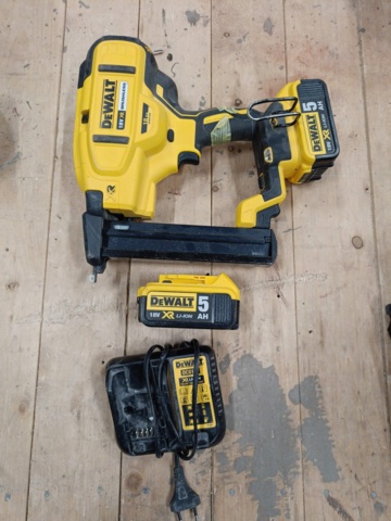 999811-1 Dyckertpistol DeWalt DCN681