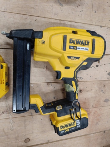 999811-2 Dyckertpistol DeWalt DCN681